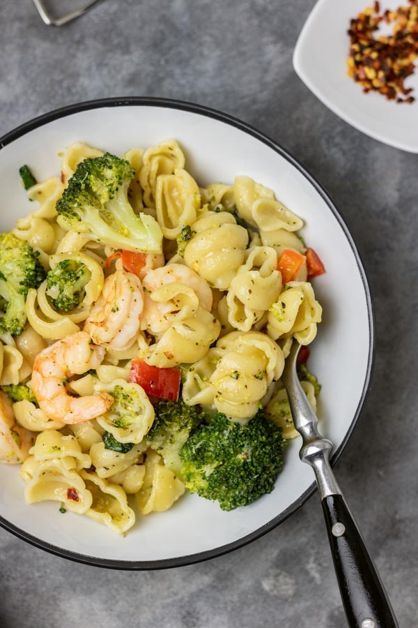 broccoli pasta with shrimps and red bell pepper.