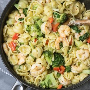 broccoli pasta with shrimps in a skillet.