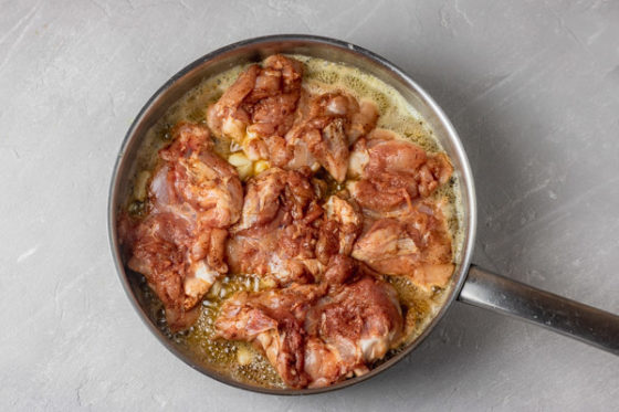 Garlic Chicken Thighs (Boneless Chicken Thigh Recipe) - The Dinner Bite