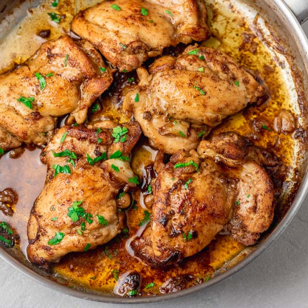 Garlic Chicken Thighs (Boneless Chicken Thigh Recipe) - The Dinner Bite