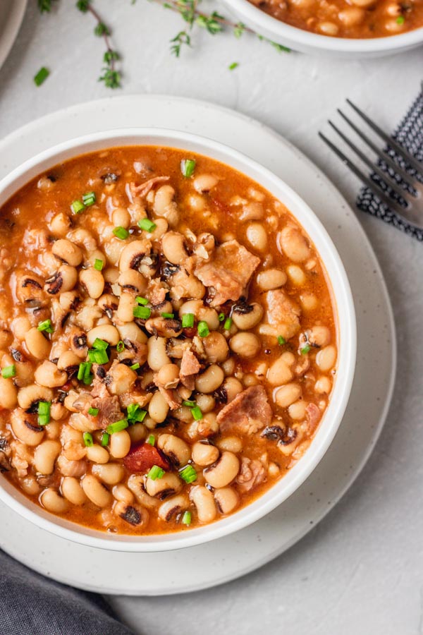 a bowl of instant pot black eyed peas.