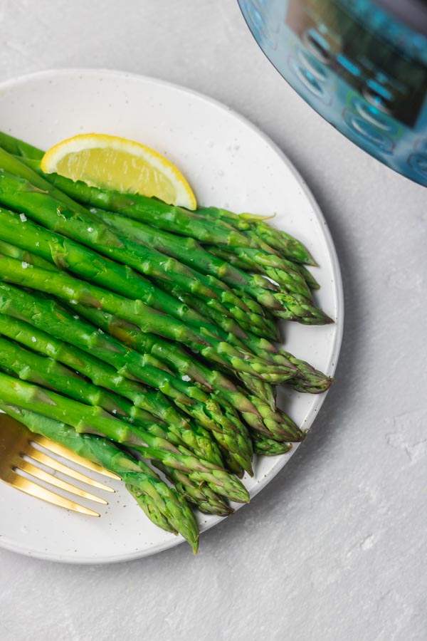a plate of steamed instant pot asparagus.