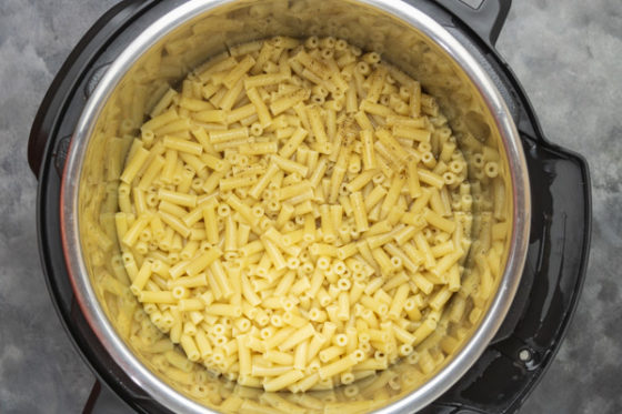 freshly cooked macaroni in an instant pot.