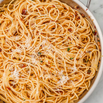 olive oil pasta with sundried tomatoes in a skillet.