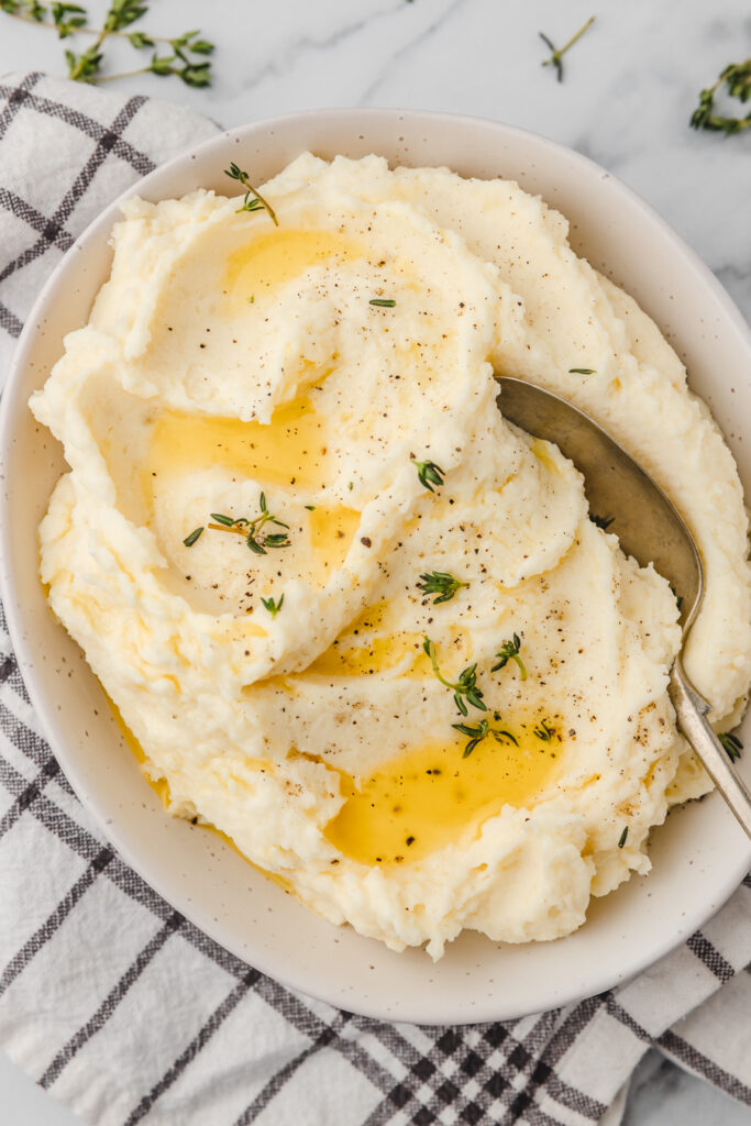  bowl of ricotta mashed potatoes placed on a napkin.