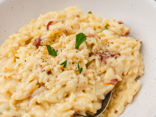 a plate of creamy goat cheese orzo.